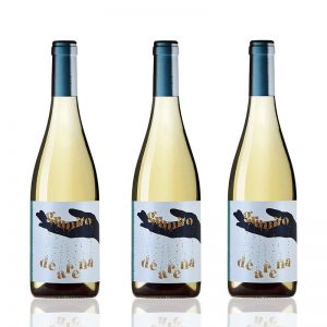 tres botellas de vino blanco granito de arena