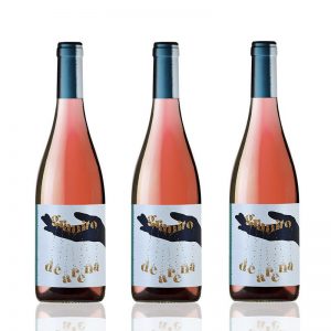 tres botellas de vino rosado granito de arena